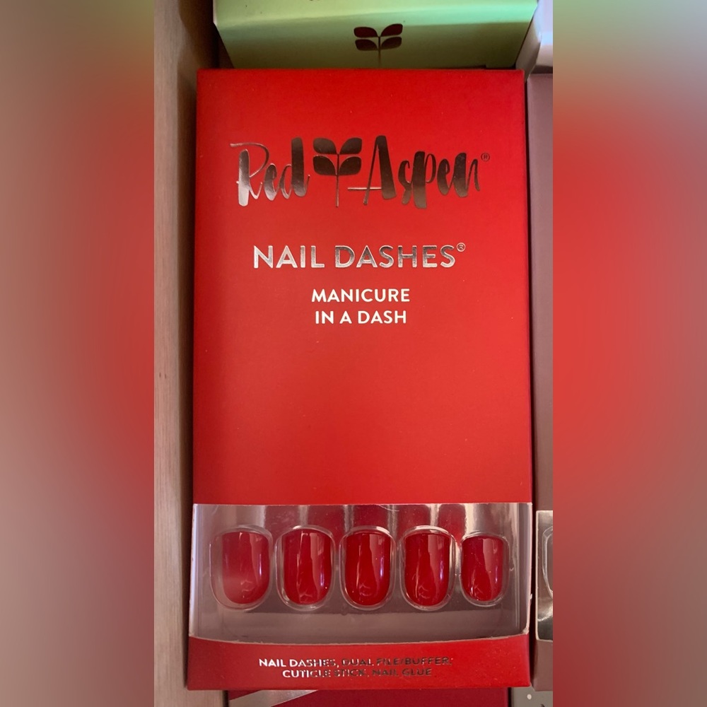 Red Aspen nail dashes (Tulips for Tiffani)